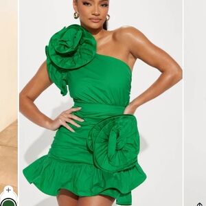 Elegant Green One-Shoulder Dress